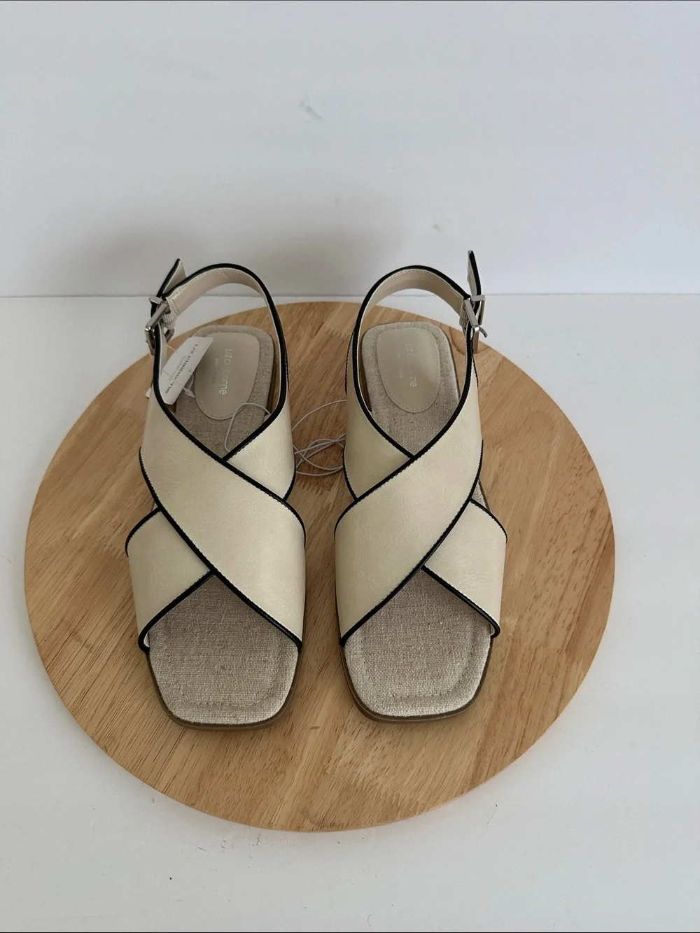 Liz Claiborne Womens Harmony Criss Cross Strap Flat Sandals